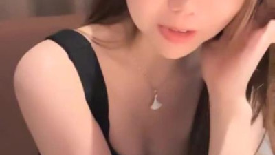  명품 가슴 여신!신인은 조만간 바다로 갑니다!힙스터 스커트를 걷어내자, 한 쌍의 호유가 한눈에 들어왔다. 포우의 구김살과 버클에 속아넘어가며 동글동글한 엉덩이를 치켜올려 매력적
